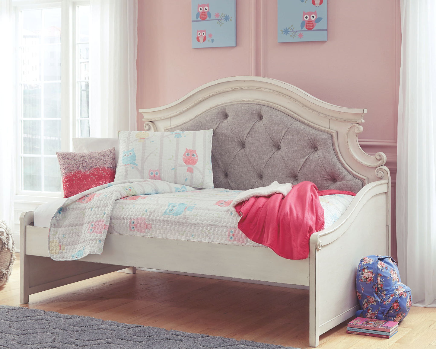Realyn - Twin Day Bed - Chipped White