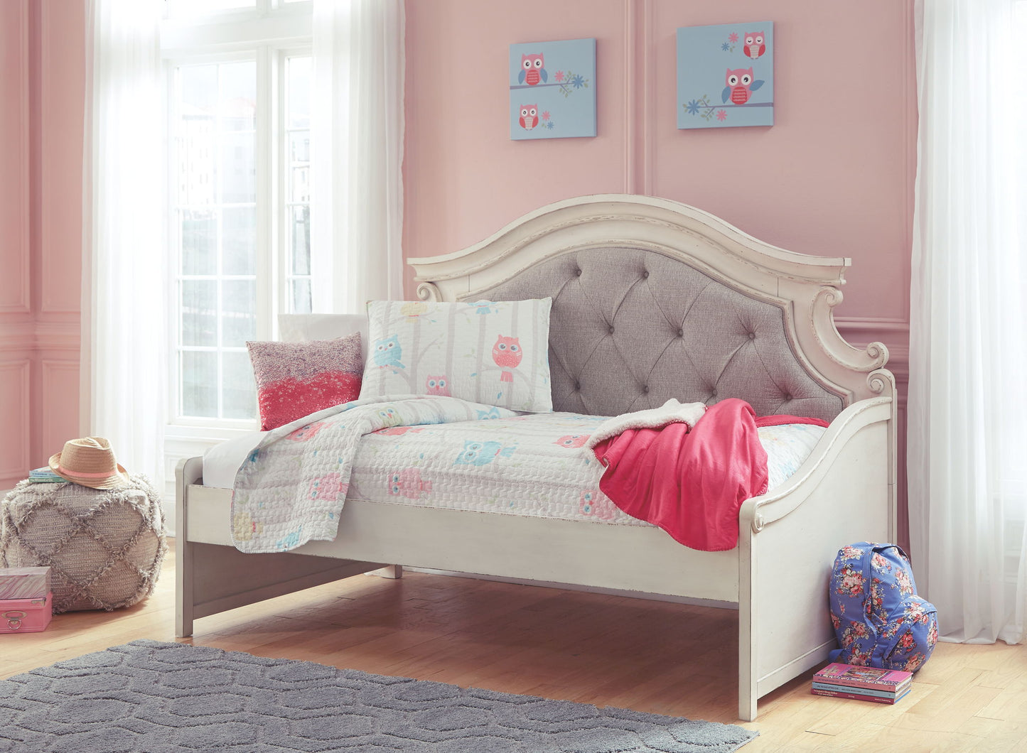 Realyn - Twin Day Bed - Chipped White