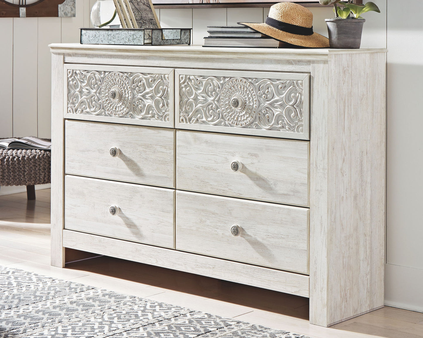Paxberry - Dresser, Mirror - Medallion Drawer Pulls - Whitewash