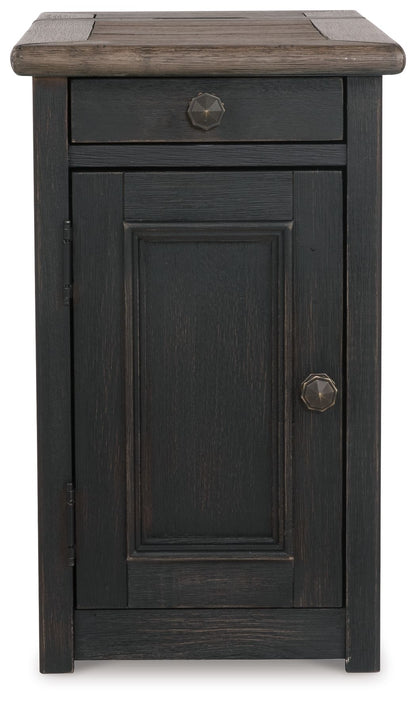 Tyler Creek - Grayish Brown / Black - Chair Side End Table